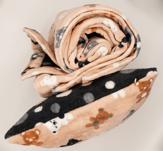 Fleece blanket and pillow set - Bears on a salmon pink background