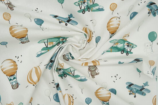 Kokvilna - Dzīvnieki lidmašīnās un gaisa balonos uz balta fona