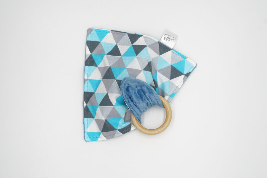 Square with teether - Triangles in blue